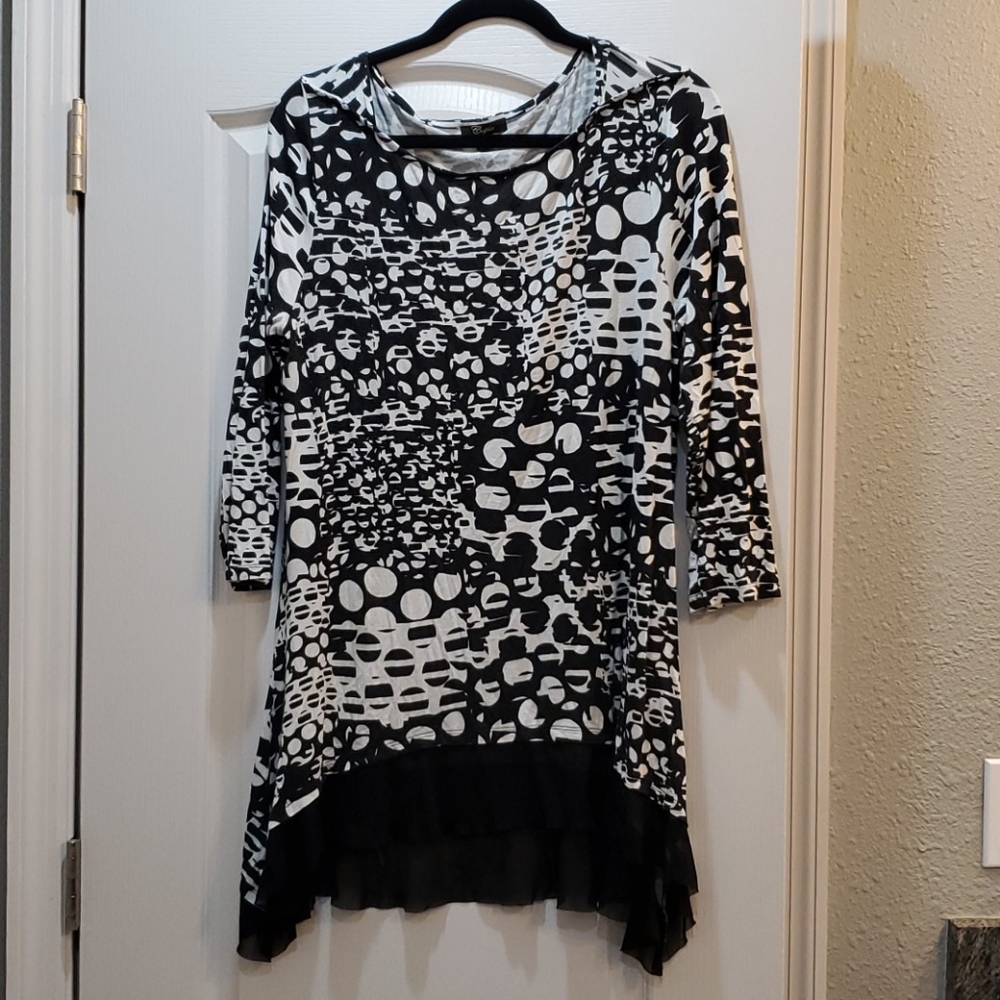 Black and white dress top